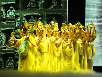 “花雨”映紅九月天——中國經典舞劇《絲路花雨》為蘭州理工大學慶祝第34個教師節(jié)舉行專場演出