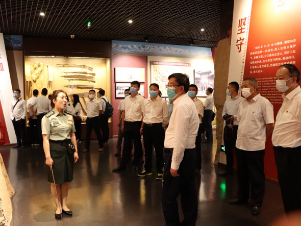 “ 傳承紅色基因，學(xué)習(xí)時(shí)代楷模，講好中國故事”——甘肅演藝集團(tuán)機(jī)關(guān)黨支部聯(lián)合演出公司、舞美中心黨支部赴古浪開展主題黨日活動