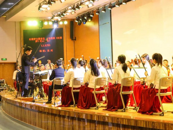 弘揚國樂經(jīng)典　陶冶莘莘學子——中外影視經(jīng)典民族交響音樂會《歲月留聲》在甘肅財貿(mào)職業(yè)學院激情奏響