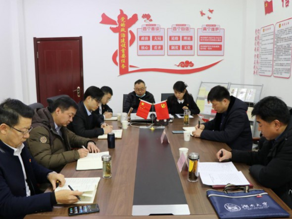 甘肅演藝集團(tuán)黨委委員、副總經(jīng)理張國(guó)偉為演出公司、舞美中心黨員干部職工 作黨的十九屆五中全會(huì)精神宣講