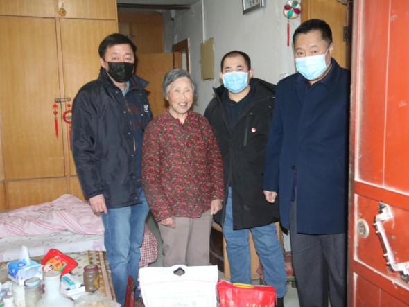 甘肅演藝集團(tuán)舞美中心開(kāi)展2021年春節(jié)前期走訪看望慰問(wèn)退休干部職工活動(dòng)