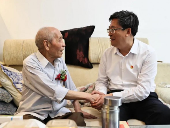 甘肅演藝集團(tuán)黨委走訪慰問(wèn)國(guó)有文藝院團(tuán)老黨員