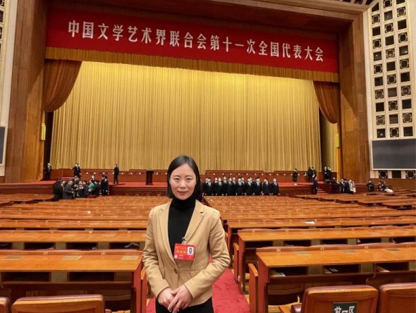 甘肅演藝集團秦腔藝術劇院黨總支委員、副院長蘇鳳麗參加中國文聯(lián)第十一次全國代表大會、中國作協(xié)第十次全國代表大會