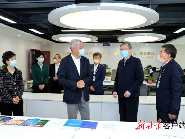 尹弘在宣傳文化單位調(diào)研時(shí)強(qiáng)調(diào)：不斷壯大主流輿論，推進(jìn)文藝院團(tuán)改革，為全省改革發(fā)展穩(wěn)定凝聚強(qiáng)大精神力量