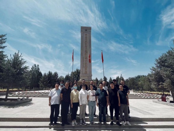 甘肅演藝集團(tuán)敦煌藝術(shù)團(tuán)黨總支赴中國(guó)工農(nóng)紅軍西路軍梨園口戰(zhàn)役紀(jì)念館開(kāi)展主題黨日活動(dòng)