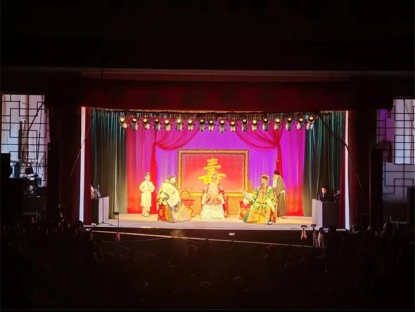 甘肅秦腔藝術(shù)劇院赴秦安、靜寧、臨洮演出，甘肅演藝集團(tuán)黨委副書記龍富國親臨演出現(xiàn)場(chǎng)看望一線職工