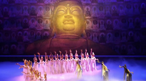 以舞傳情——舞劇《絲路花雨》參加“甘肅省答謝東西部協(xié)作對(duì)口幫扶省市專(zhuān)場(chǎng)演出”